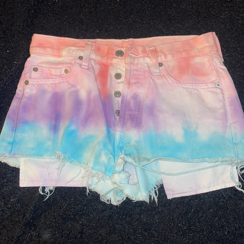 2014 inspired Levi’s Tie dye denim cutoffs